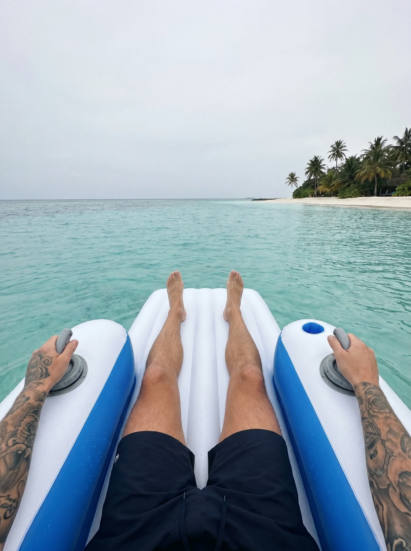 AQUAVORA - INFLATABLE WATER FLOAT